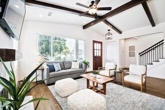 Building Photo - 541 San Dieguito Dr