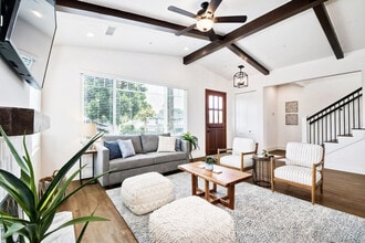 Building Photo - 541 San Dieguito Dr