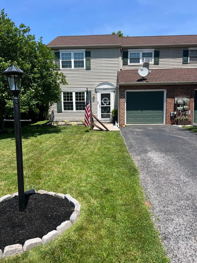 Building Photo - 3327 Glen Hollow Dr