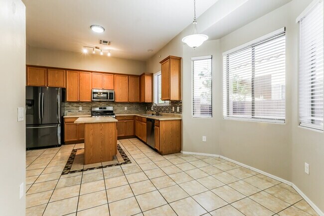 Building Photo - 322 E Calle Cano