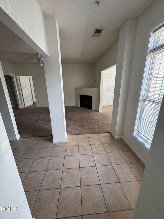 Foto del edificio - 1 Bed 1.5 Bath in Brier Creek! Available NOW!