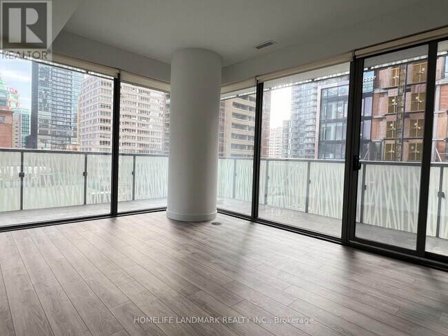 Photo du bâtiment - 50A-450 Charles St E