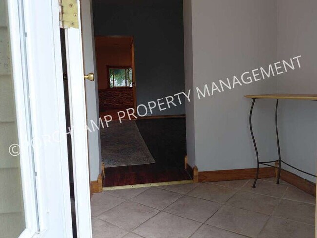 Foto del edificio - 2121 Harrison Ave