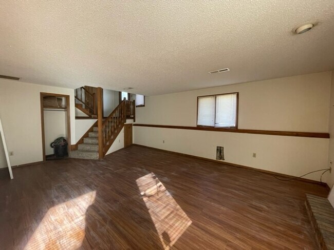 Building Photo - LOCATION! LOCATION! LOCATION!  South Sprin...