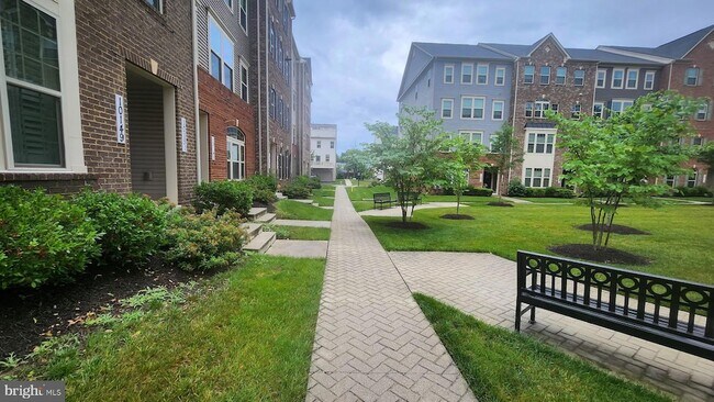 Foto del edificio - 10145 Dorsey Ln