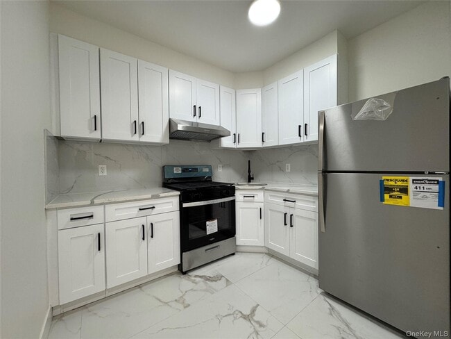 Foto del edificio - 101-12 Martense Ave