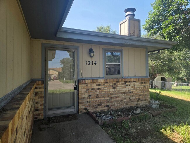 Foto del edificio - 1214 Bluestem Dr