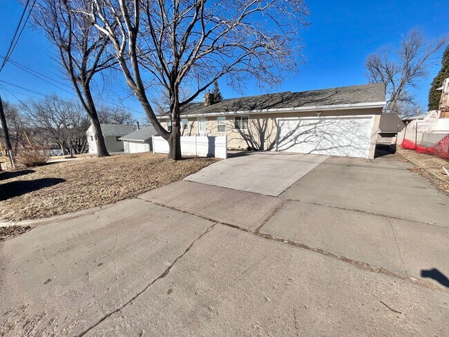 Foto del edificio - 3 Bed/2 Bath Lakefront Rental Home in Sioux Falls!
