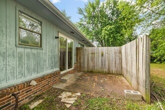 Building Photo - 1000-1002 Convair St