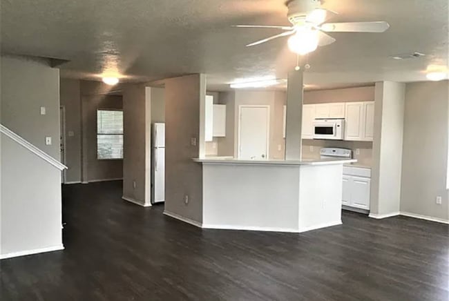 Building Photo - 9530 Belleclaire Ln