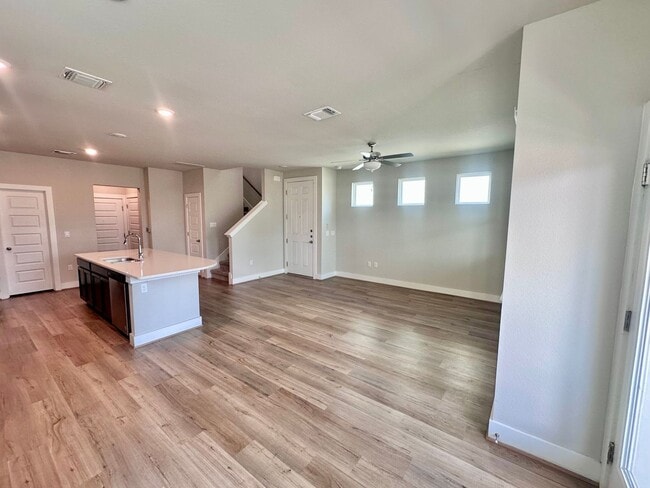 Building Photo - Modern 3-Bedroom, 2.5-Bathroom in Easton P...
