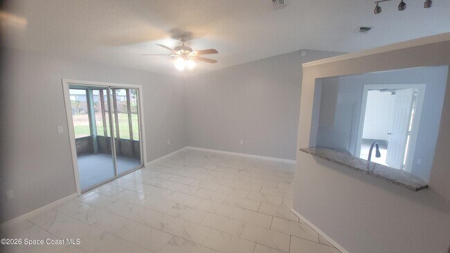 Foto del edificio - 737 Geoffrey Ave SW