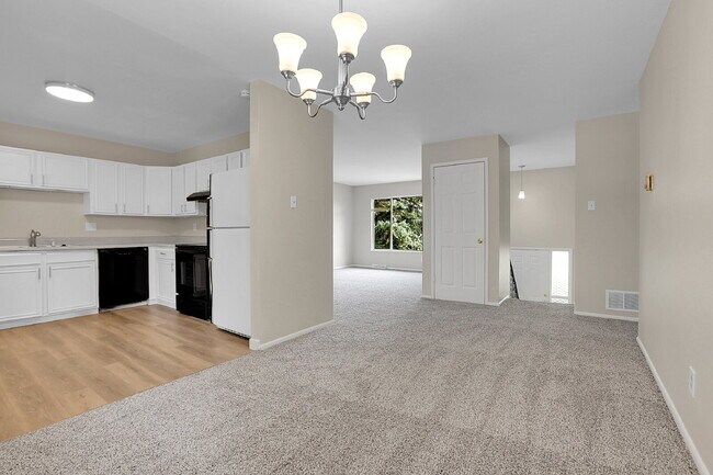 Foto del edificio - $2,600.00, 3-bed, 2.5-bath, located in Lak...