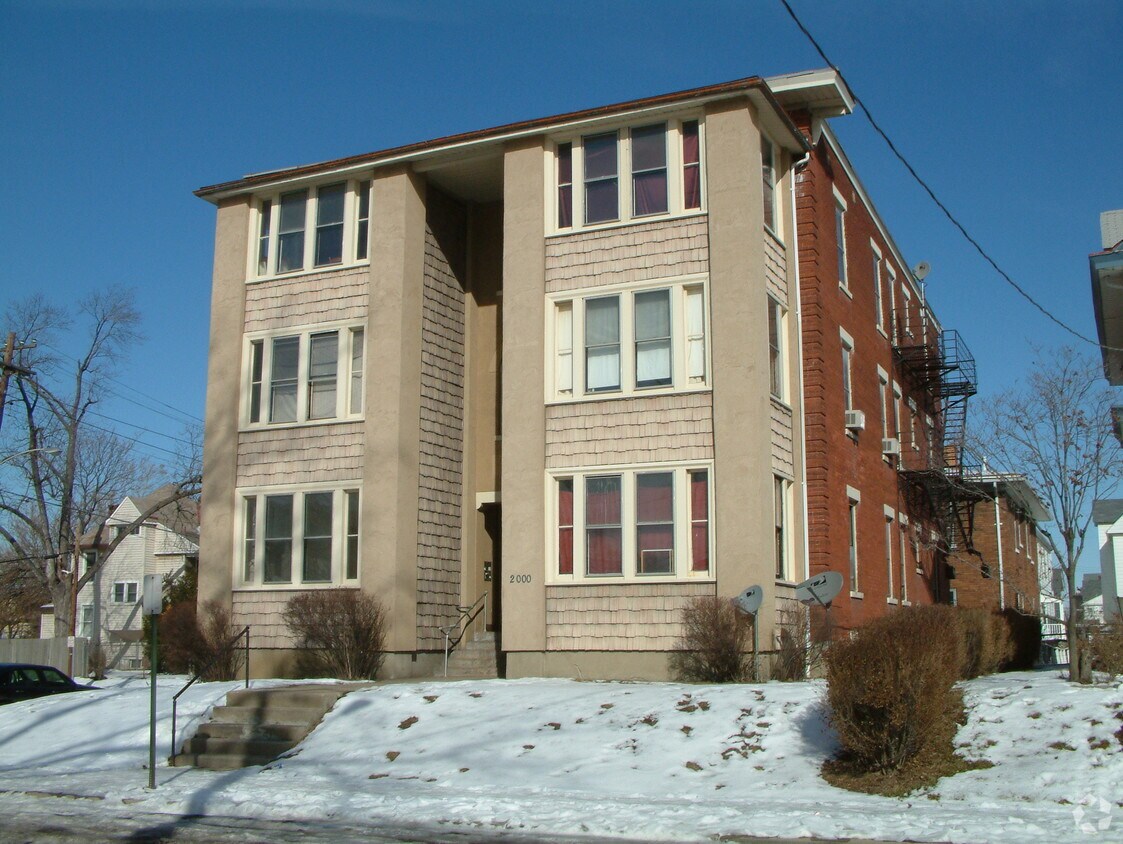 Building Photo - 2000 Maple Ave