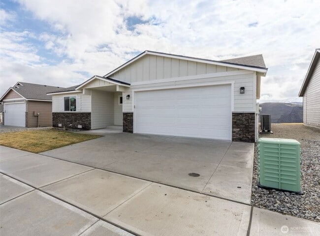 Building Photo - New Construction Three Bedroom Two Bath Be...