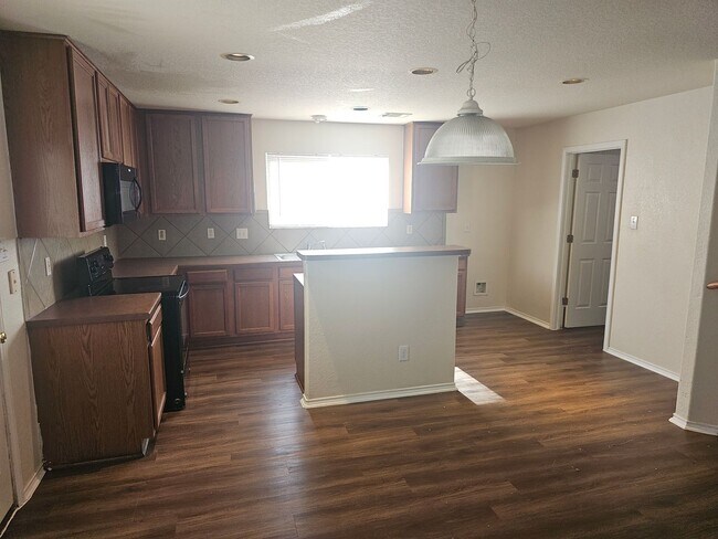 Foto del edificio - Huge House in a great area