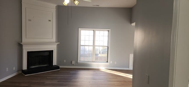 Foto del edificio - 313 N Water's Edge Dr