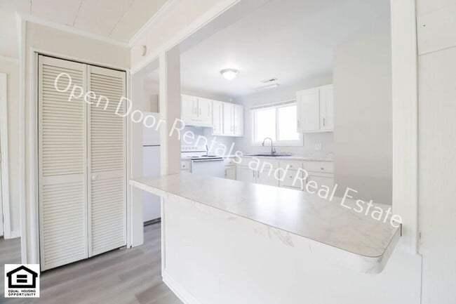 Building Photo - 113 W 1050 N