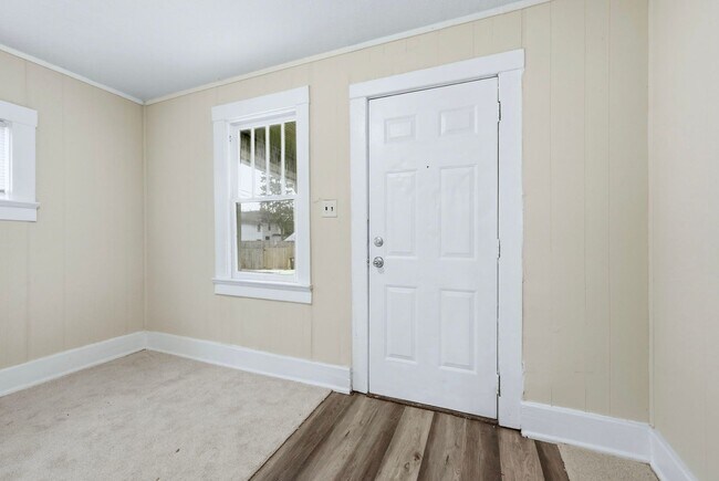 Foto del edificio - Updated 3-Bedroom Home with New Kitchen & Carpet