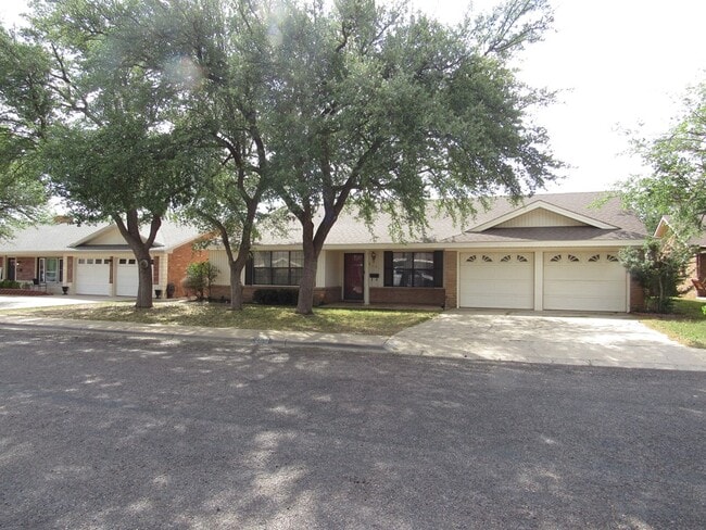 Foto del edificio - 2810 Teakwood Dr