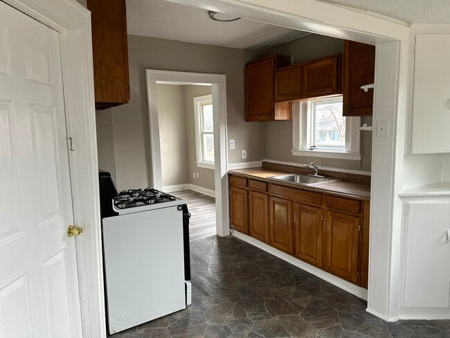 Building Photo - 3836 Mersington Ave