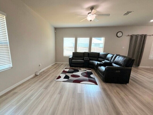 Building Photo - 3313 Sedge Grass Dr