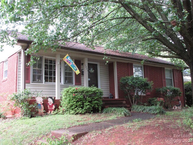 Building Photo - 1627 Starbrook Dr