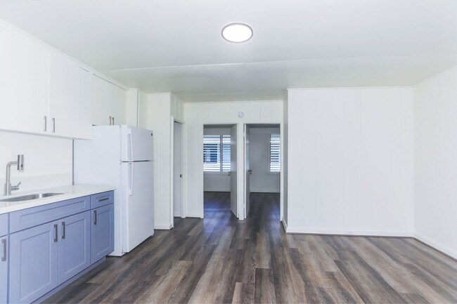 Foto del edificio - Renovated, upstairs, 2 bedroom 1 bath with...