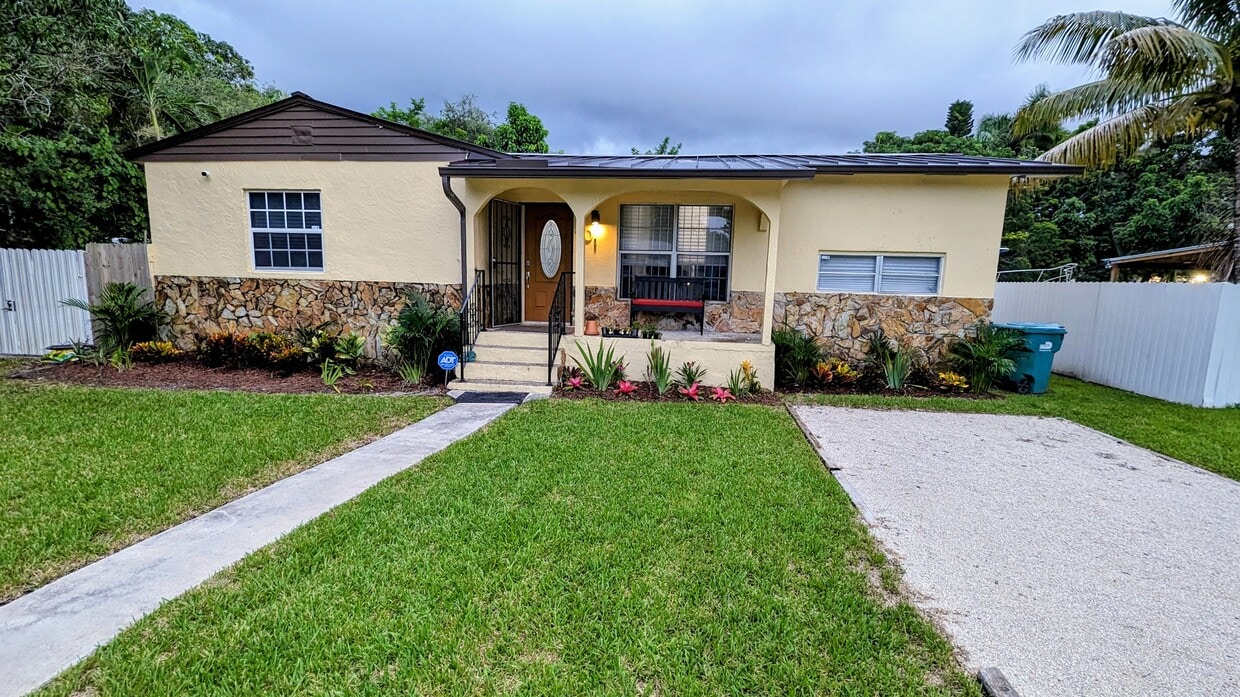 Foto principal - 90 NW 144th St