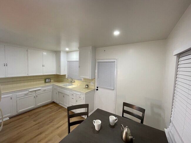 Building Photo - 1601 Glendon Ave