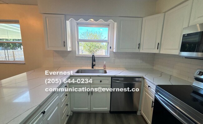 Foto del edificio - 6642 Glacier Ave