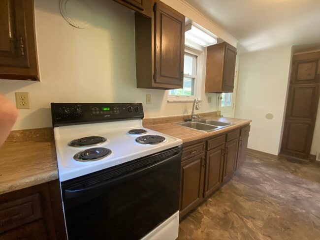 Kitchen - 4443 Clairton Blvd