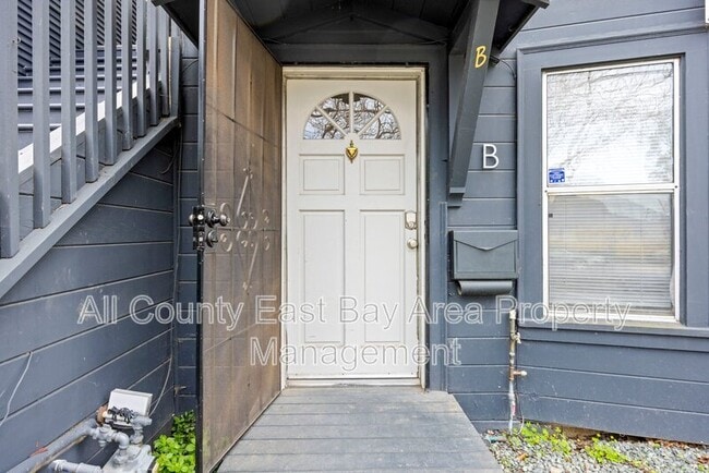 Building Photo - 1015 47th St