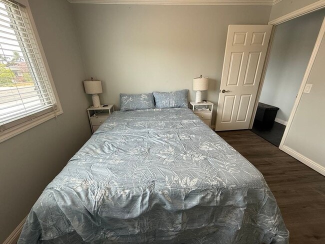 Building Photo - Charming 4-Bedroom, 2-Bath Fully Furnished...