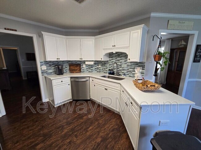 Building Photo - 4720 Waltons Cir