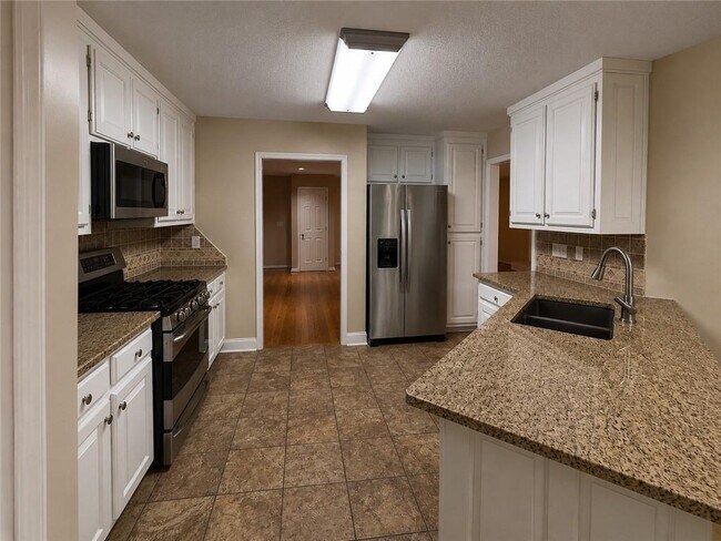 Building Photo - 2443 Doubletree Dr NW
