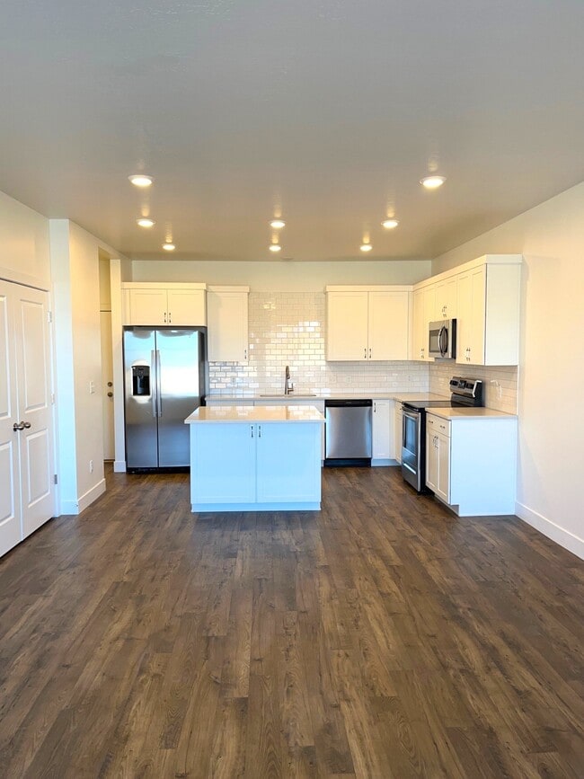 Building Photo - 1185 S 200 E