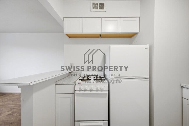 Building Photo - 544 Riverview Dr