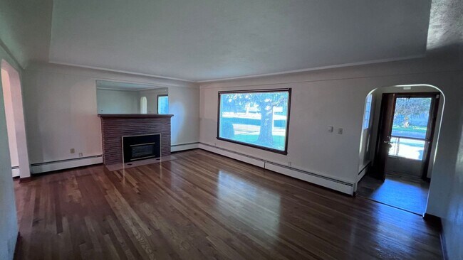 Foto del edificio - South Hill Charming 3 bed 2 bath in quiet ...