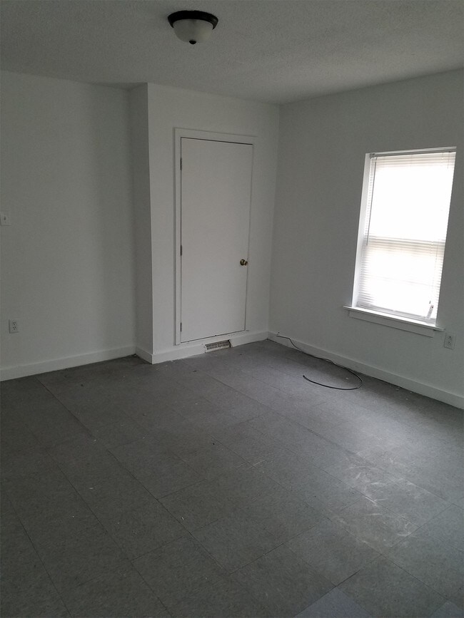 Building Photo - 311 S Maple Ave