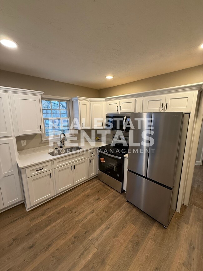 Building Photo - 302 Aderholt St