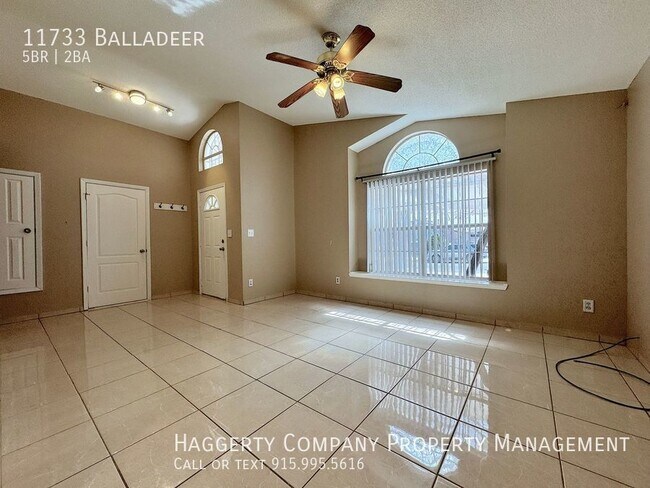 Building Photo - East El Paso 5 bed Refrig A/C