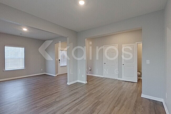 Building Photo - 3470 Bridgewood Dr