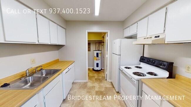 Building Photo - Charming Ranch-Level 2 Bedroom, 1 Bath Uni...