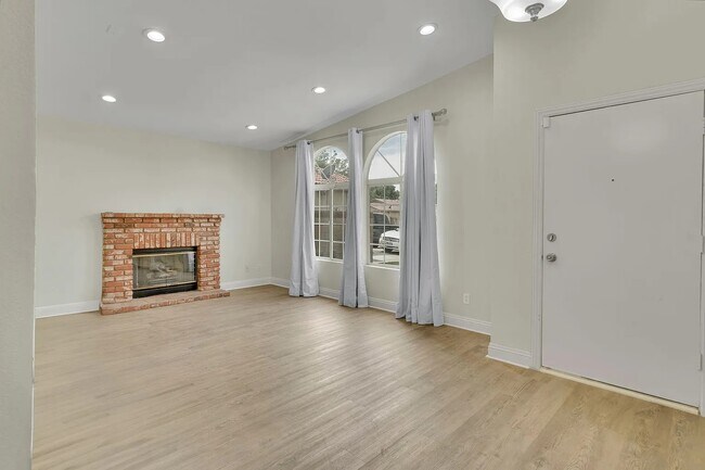 Foto del edificio - 43916 Silver Bow Rd