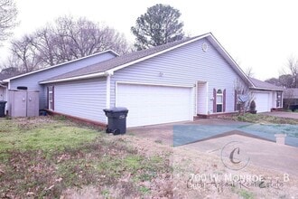 Building Photo - 700 W Monroe Ave