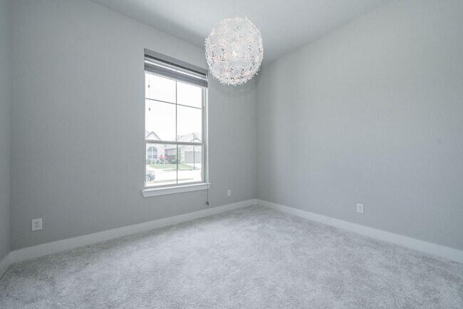 Foto del edificio - Stunning 4-bedroom, 3-bathroom home locate...