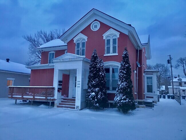 Building Photo - 1007 7th St. S
