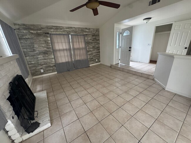 Foto del edificio - 115 Cain Dr