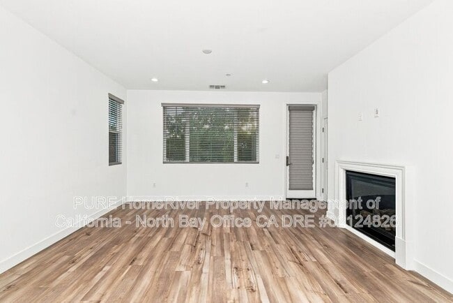 Building Photo - 1581 Country Manor Dr